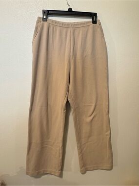 Woman’s Lands End  Beige Relaxed-Fit lounge Pants